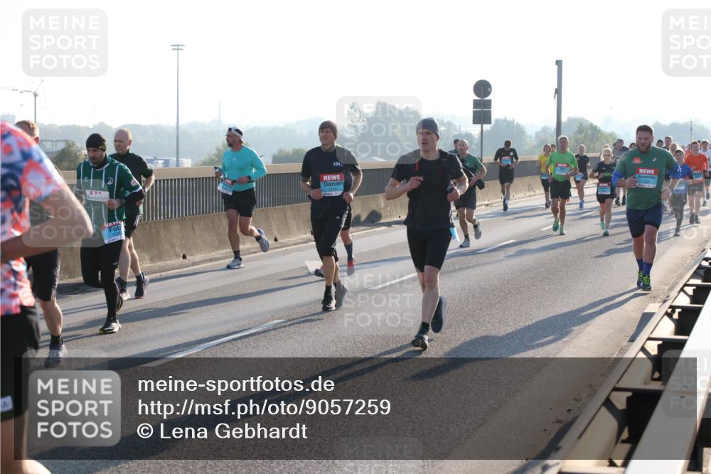 03.10.2025 - Köhlbrandbrückenlauf Lena Gebhardt http://msf.ph/oto/9057259 03.10.2025 09:17:54 Position 1 1213 meine-sportfotos.de
