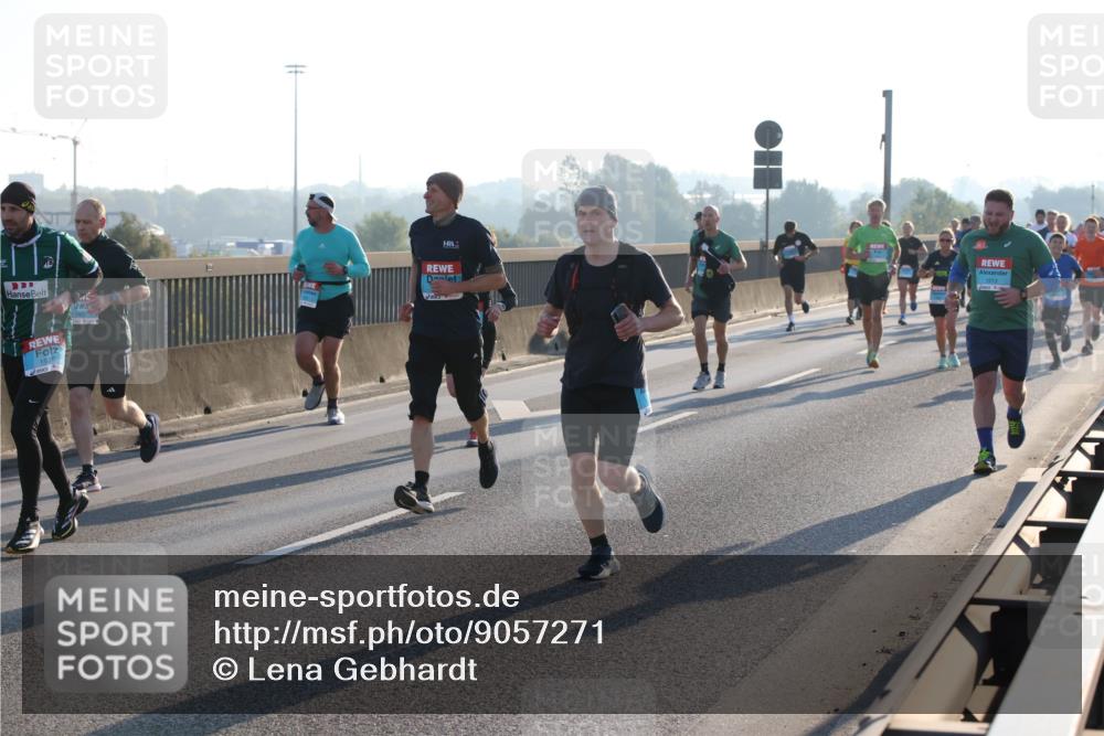 03.10.2025 - Köhlbrandbrückenlauf Lena Gebhardt http://msf.ph/oto/9057271 03.10.2025 09:17:55 Position 1 1526 meine-sportfotos.de