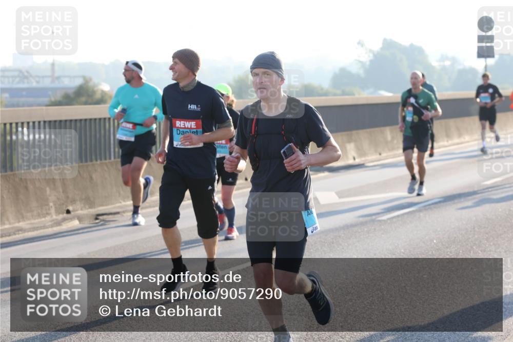 03.10.2025 - Köhlbrandbrückenlauf Lena Gebhardt http://msf.ph/oto/9057290 03.10.2025 09:17:55 Position 1  meine-sportfotos.de