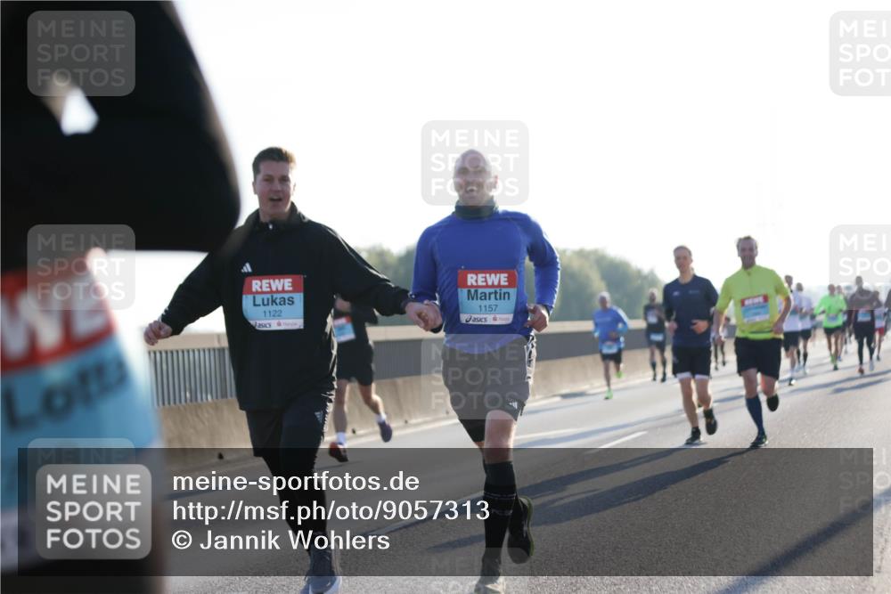 03.10.2025 - Köhlbrandbrückenlauf Jannik Wohlers http://msf.ph/oto/9057313 03.10.2025 09:13:32 Position 3 706, 1122, 1157 meine-sportfotos.de