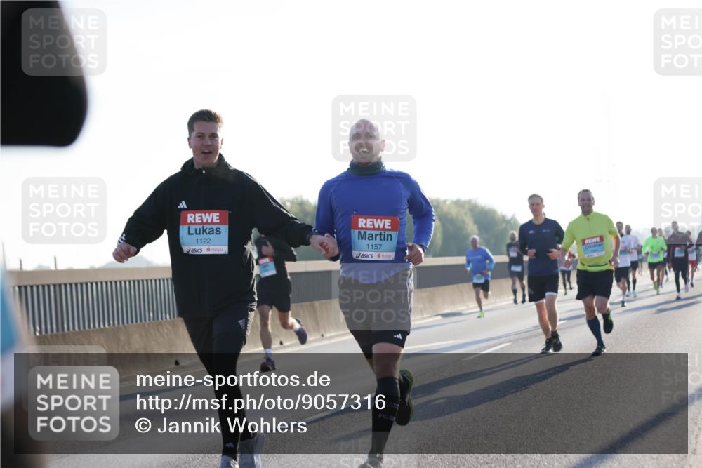 03.10.2025 - Köhlbrandbrückenlauf Jannik Wohlers http://msf.ph/oto/9057316 03.10.2025 09:13:32 Position 3 1122, 1157 meine-sportfotos.de