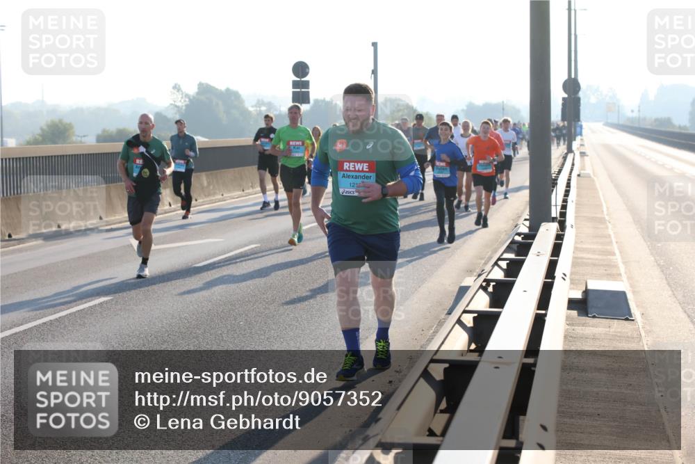03.10.2025 - Köhlbrandbrückenlauf Lena Gebhardt http://msf.ph/oto/9057352 03.10.2025 09:17:57 Position 1 121 meine-sportfotos.de