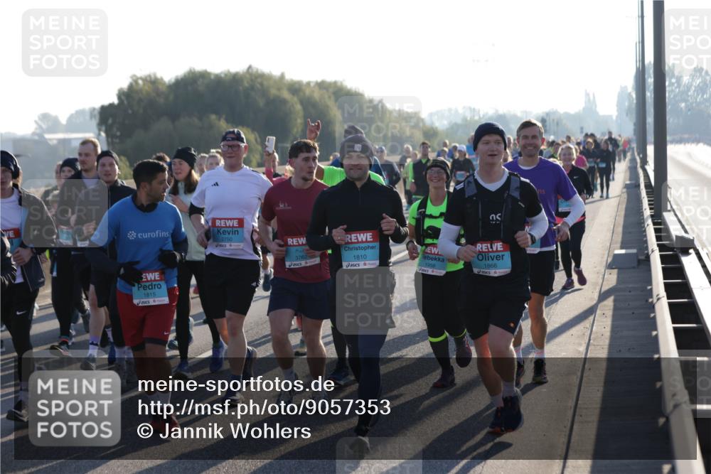 03.10.2025 - Köhlbrandbrückenlauf Jannik Wohlers http://msf.ph/oto/9057353 03.10.2025 09:21:15 Position 3 2750, 1815, 3762, 1810, 1956, 1866 meine-sportfotos.de