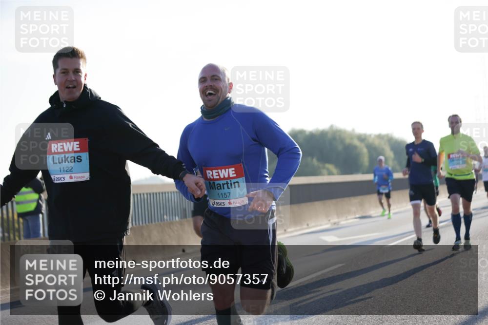 03.10.2025 - Köhlbrandbrückenlauf Jannik Wohlers http://msf.ph/oto/9057357 03.10.2025 09:13:33 Position 3 1122, 1157 meine-sportfotos.de