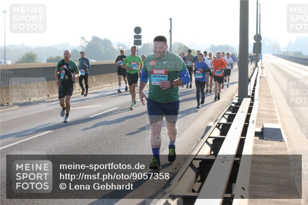 03.10.2025 - Köhlbrandbrückenlauf Lena Gebhardt http://msf.ph/oto/9057358 03.10.2025 09:17:57 Position 1 1213 meine-sportfotos.de