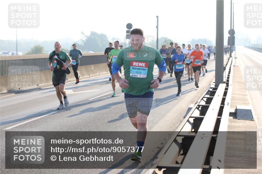 03.10.2025 - Köhlbrandbrückenlauf Lena Gebhardt http://msf.ph/oto/9057377 03.10.2025 09:17:57 Position 1 1213 meine-sportfotos.de