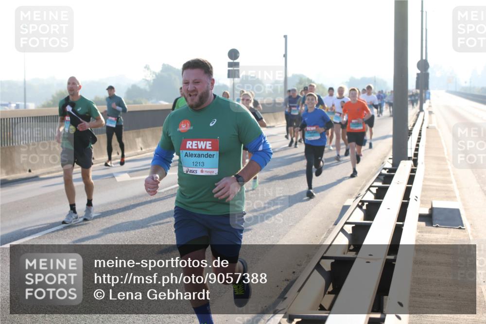 03.10.2025 - Köhlbrandbrückenlauf Lena Gebhardt http://msf.ph/oto/9057388 03.10.2025 09:17:58 Position 1 1213 meine-sportfotos.de