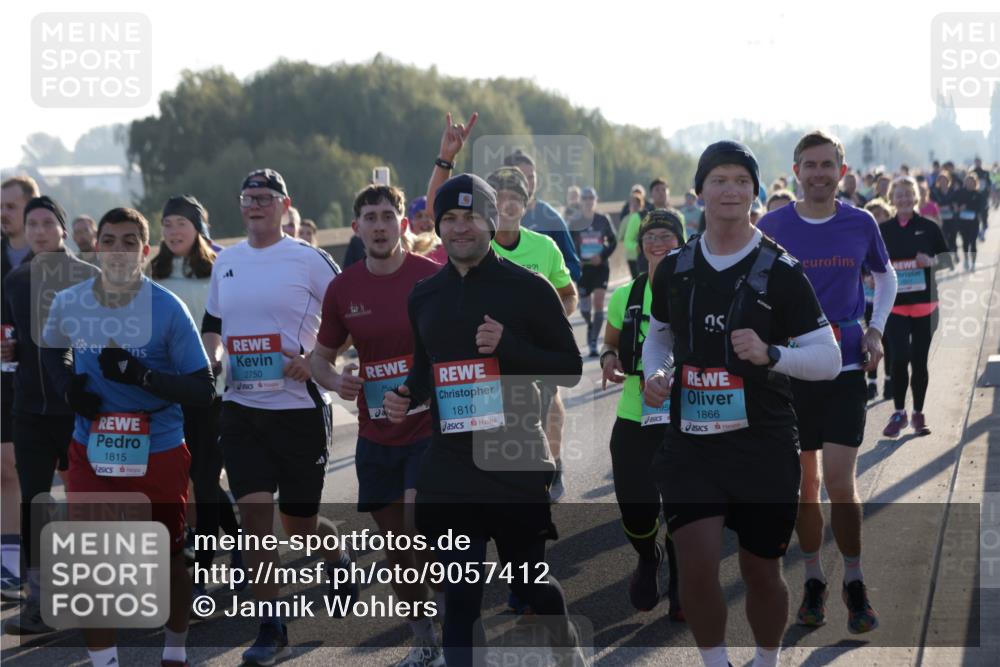 03.10.2025 - Köhlbrandbrückenlauf Jannik Wohlers http://msf.ph/oto/9057412 03.10.2025 09:21:16 Position 3 1815, 2750, 1810, 21, 1866 meine-sportfotos.de