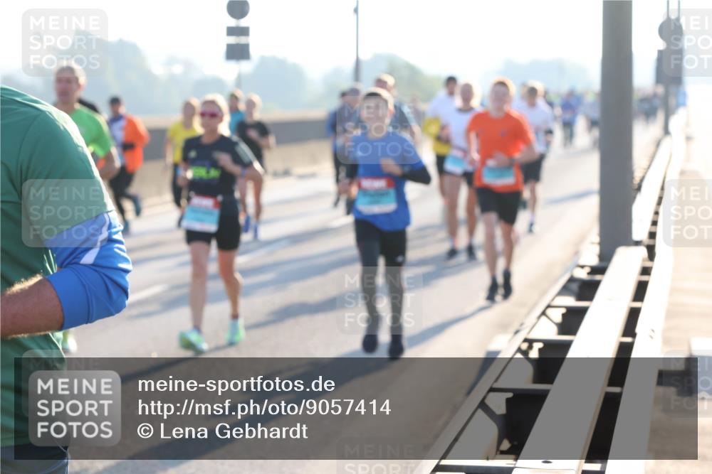 03.10.2025 - Köhlbrandbrückenlauf Lena Gebhardt http://msf.ph/oto/9057414 03.10.2025 09:17:58 Position 1  meine-sportfotos.de