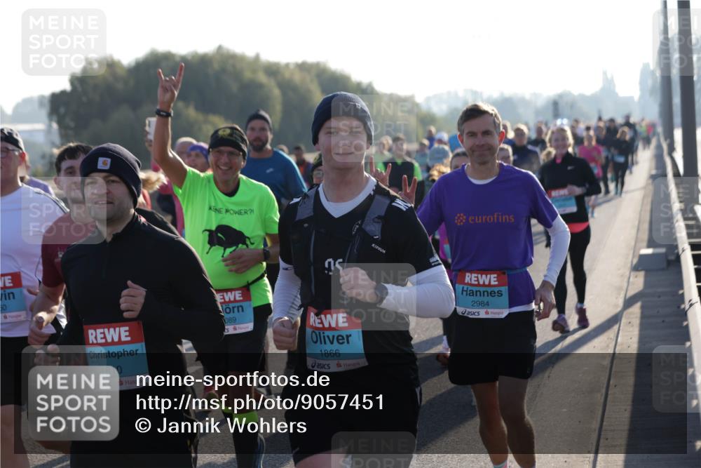 03.10.2025 - Köhlbrandbrückenlauf Jannik Wohlers http://msf.ph/oto/9057451 03.10.2025 09:21:16 Position 3 50, 1810, 089, 1866, 2984 meine-sportfotos.de