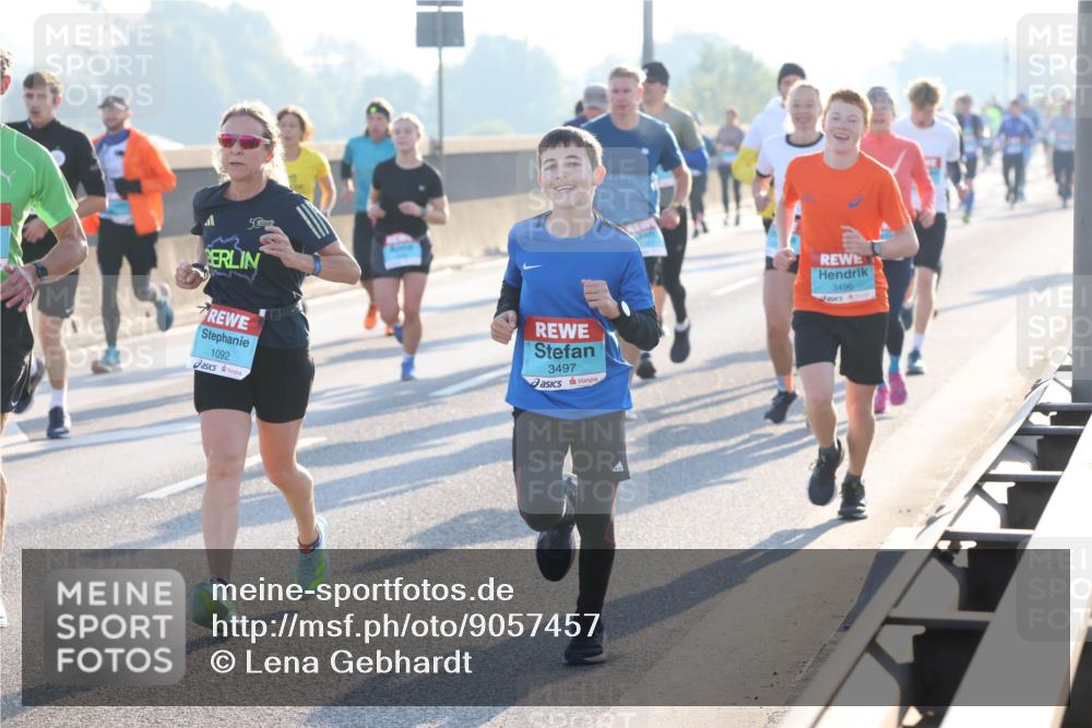 03.10.2025 - Köhlbrandbrückenlauf Lena Gebhardt http://msf.ph/oto/9057457 03.10.2025 09:17:59 Position 1 50, 1092, 3497, 3496 meine-sportfotos.de