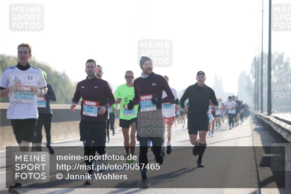 03.10.2025 - Köhlbrandbrückenlauf Jannik Wohlers http://msf.ph/oto/9057465 03.10.2025 09:13:37 Position 3 3155, 2302, 1079, 3834 meine-sportfotos.de