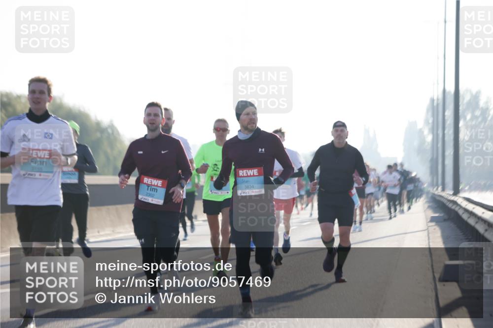 03.10.2025 - Köhlbrandbrückenlauf Jannik Wohlers http://msf.ph/oto/9057469 03.10.2025 09:13:37 Position 3 3155, 2302, 3834 meine-sportfotos.de