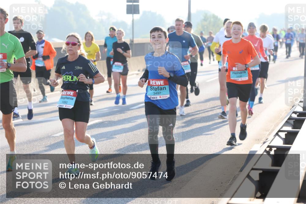 03.10.2025 - Köhlbrandbrückenlauf Lena Gebhardt http://msf.ph/oto/9057474 03.10.2025 09:17:59 Position 1 5, 1092, 3497, 3496 meine-sportfotos.de