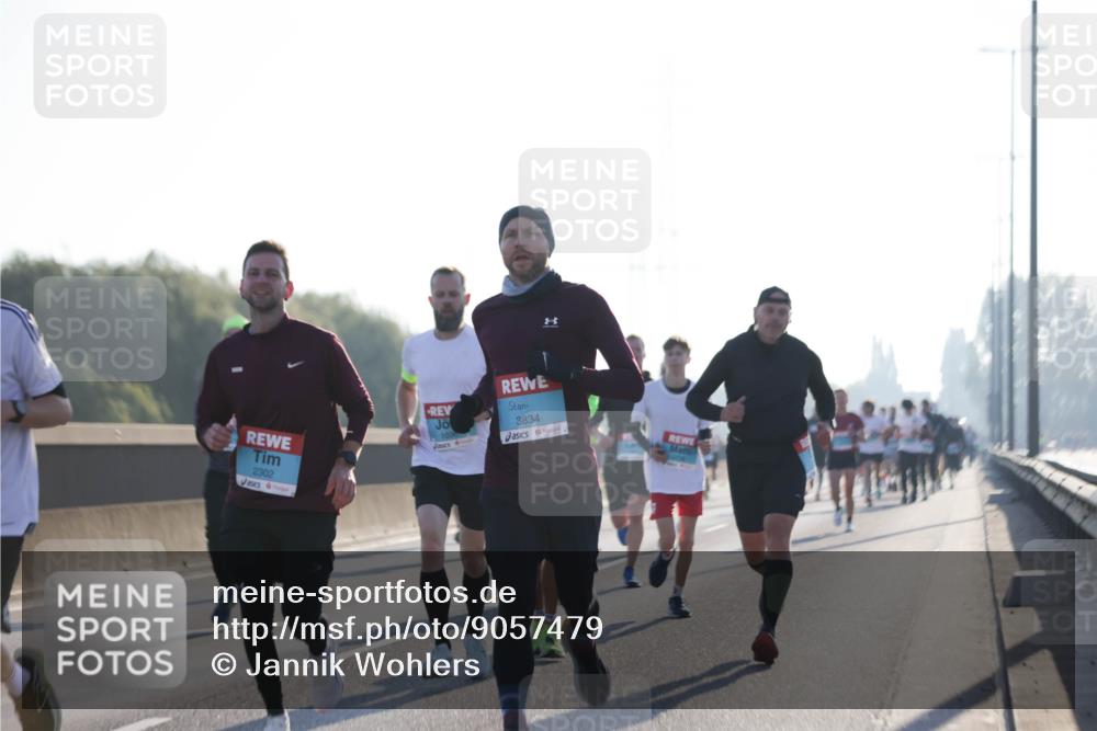 03.10.2025 - Köhlbrandbrückenlauf Jannik Wohlers http://msf.ph/oto/9057479 03.10.2025 09:13:38 Position 3 2302, 3834 meine-sportfotos.de