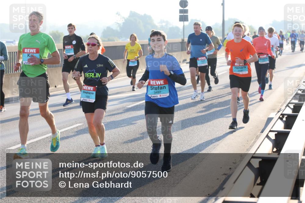 03.10.2025 - Köhlbrandbrückenlauf Lena Gebhardt http://msf.ph/oto/9057500 03.10.2025 09:18:00 Position 1 5, 1092, 3497, 3496 meine-sportfotos.de