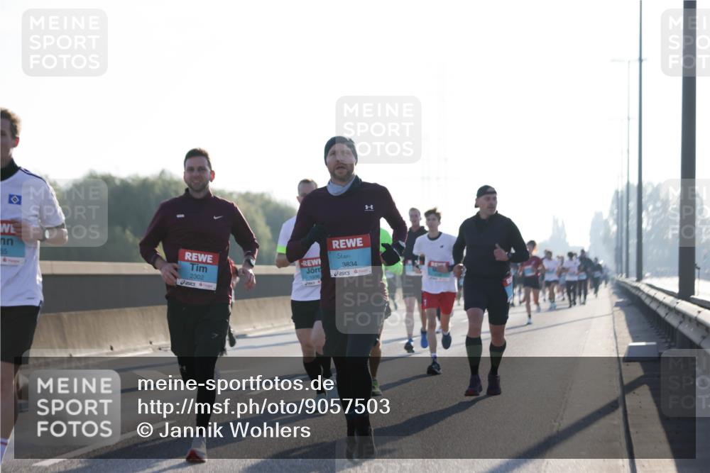 03.10.2025 - Köhlbrandbrückenlauf Jannik Wohlers http://msf.ph/oto/9057503 03.10.2025 09:13:39 Position 3 55, 2302, 1036, 3834 meine-sportfotos.de