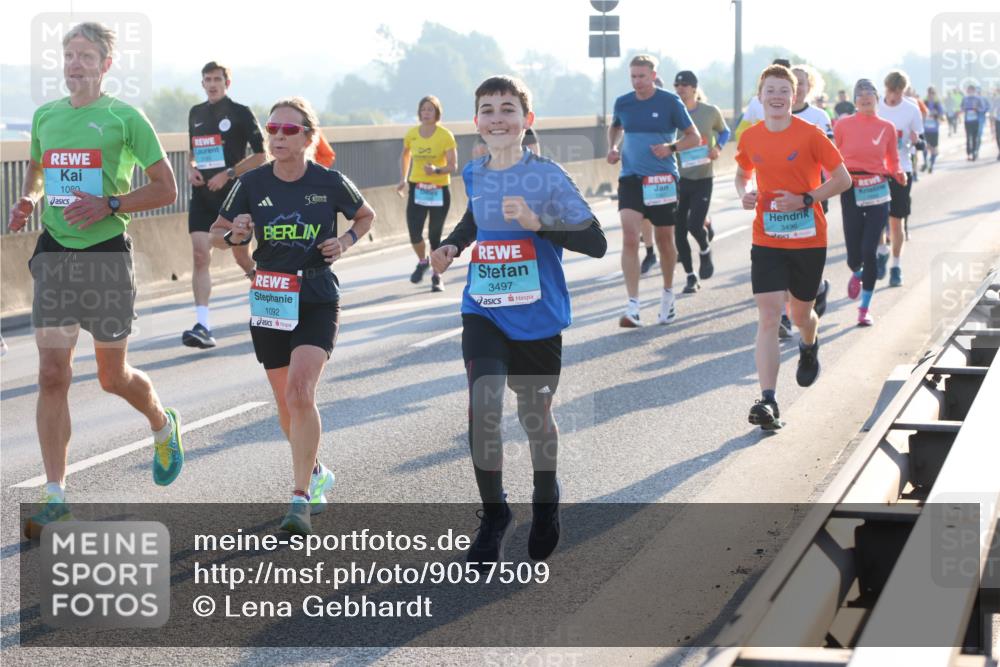 03.10.2025 - Köhlbrandbrückenlauf Lena Gebhardt http://msf.ph/oto/9057509 03.10.2025 09:18:00 Position 1 1080, 1092, 3497, 3496 meine-sportfotos.de
