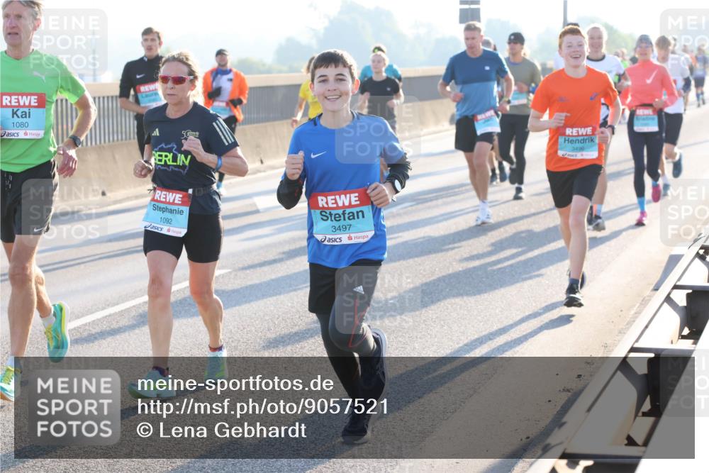 03.10.2025 - Köhlbrandbrückenlauf Lena Gebhardt http://msf.ph/oto/9057521 03.10.2025 09:18:00 Position 1 1080, 1092, 3497, 3496 meine-sportfotos.de