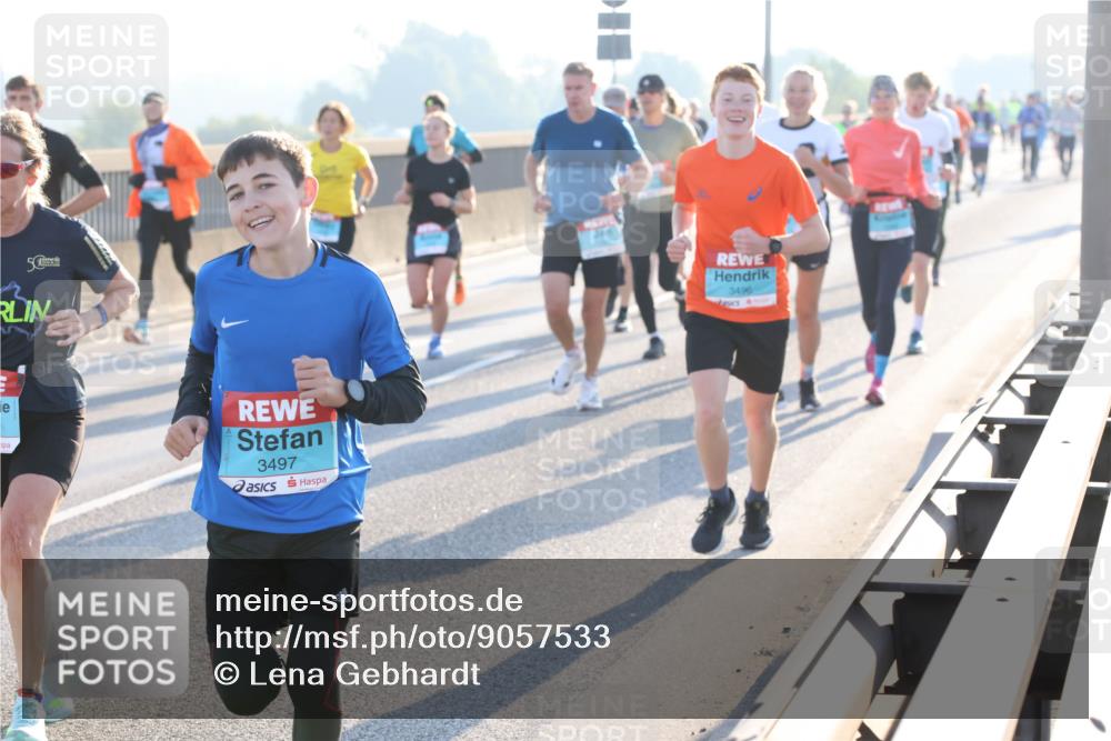 03.10.2025 - Köhlbrandbrückenlauf Lena Gebhardt http://msf.ph/oto/9057533 03.10.2025 09:18:01 Position 1 5, 3497, 3496 meine-sportfotos.de