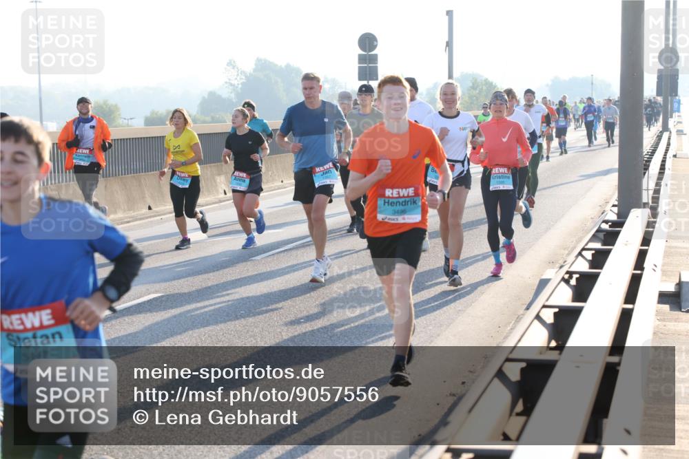 03.10.2025 - Köhlbrandbrückenlauf Lena Gebhardt http://msf.ph/oto/9057556 03.10.2025 09:18:01 Position 1 3497, 3496, 1595 meine-sportfotos.de