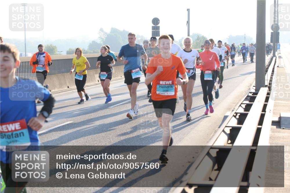 03.10.2025 - Köhlbrandbrückenlauf Lena Gebhardt http://msf.ph/oto/9057560 03.10.2025 09:18:01 Position 1 3497, 3496 meine-sportfotos.de