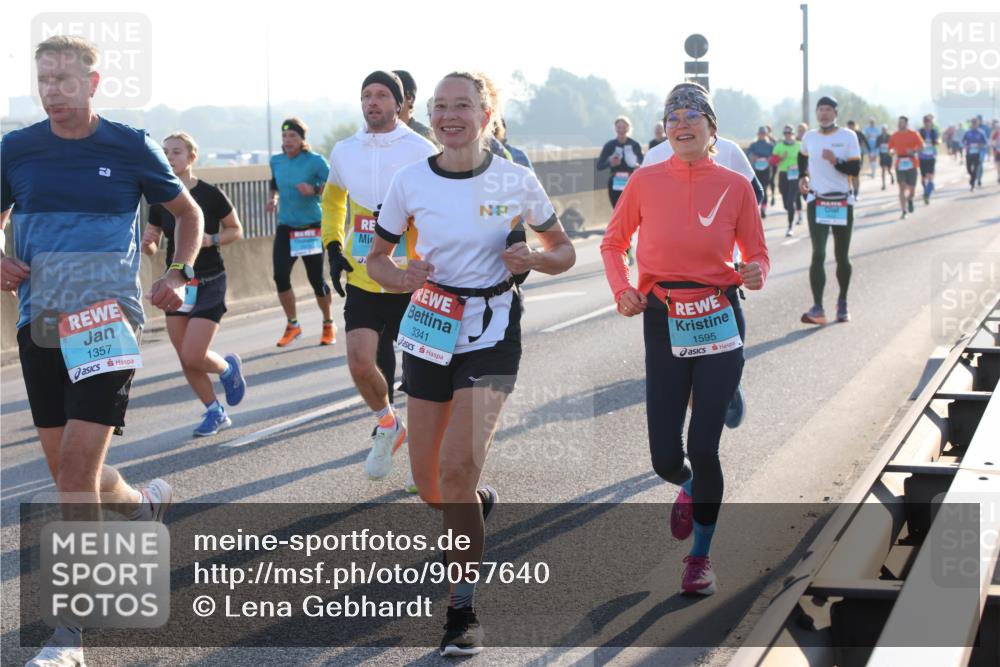 03.10.2025 - Köhlbrandbrückenlauf Lena Gebhardt http://msf.ph/oto/9057640 03.10.2025 09:18:03 Position 1 1357, 3341, 1595 meine-sportfotos.de