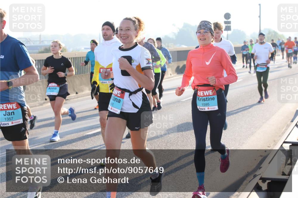 03.10.2025 - Köhlbrandbrückenlauf Lena Gebhardt http://msf.ph/oto/9057649 03.10.2025 09:18:04 Position 1 1357, 1242, 341, 1595 meine-sportfotos.de