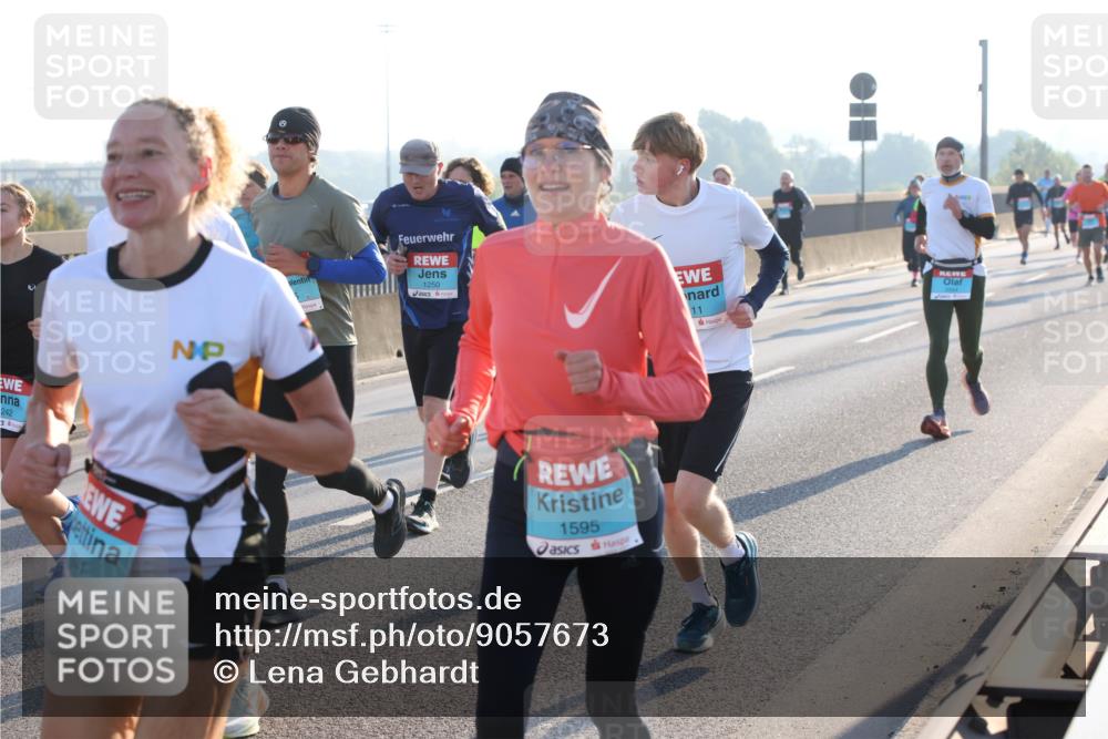 03.10.2025 - Köhlbrandbrückenlauf Lena Gebhardt http://msf.ph/oto/9057673 03.10.2025 09:18:04 Position 1 242, 3, 041, 1250, 11, 1595 meine-sportfotos.de