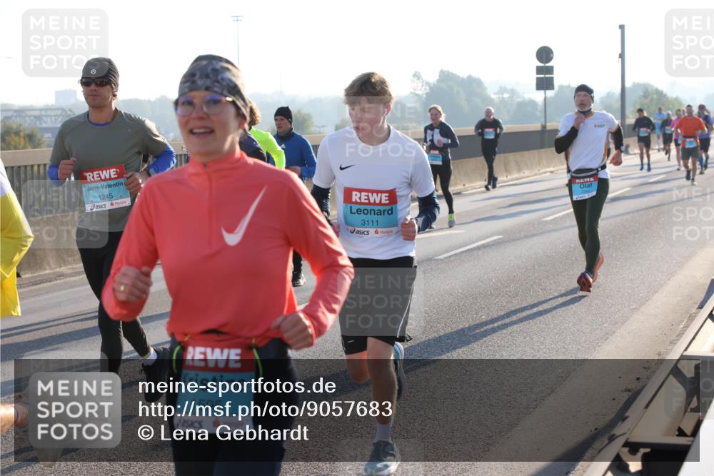 03.10.2025 - Köhlbrandbrückenlauf Lena Gebhardt http://msf.ph/oto/9057683 03.10.2025 09:18:04 Position 1 1245, 1595, 3111 meine-sportfotos.de