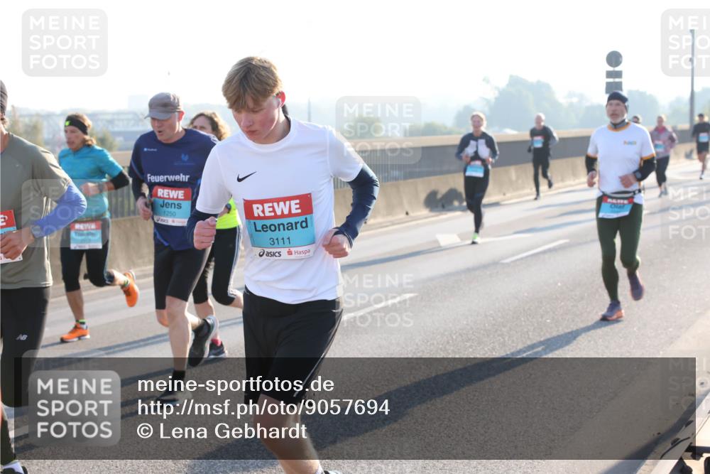 03.10.2025 - Köhlbrandbrückenlauf Lena Gebhardt http://msf.ph/oto/9057694 03.10.2025 09:18:05 Position 1 1250, 3111 meine-sportfotos.de
