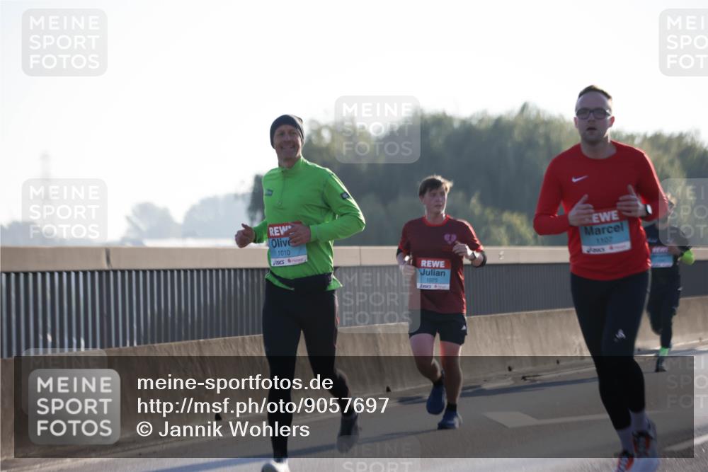03.10.2025 - Köhlbrandbrückenlauf Jannik Wohlers http://msf.ph/oto/9057697 03.10.2025 09:13:44 Position 3 1010, 1075, 1107 meine-sportfotos.de