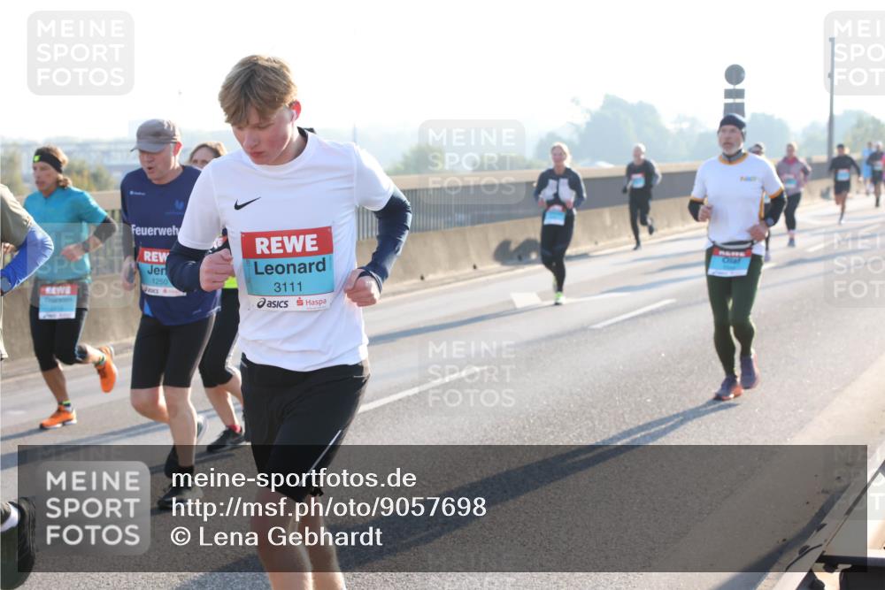 03.10.2025 - Köhlbrandbrückenlauf Lena Gebhardt http://msf.ph/oto/9057698 03.10.2025 09:18:05 Position 1 1250, 3111 meine-sportfotos.de