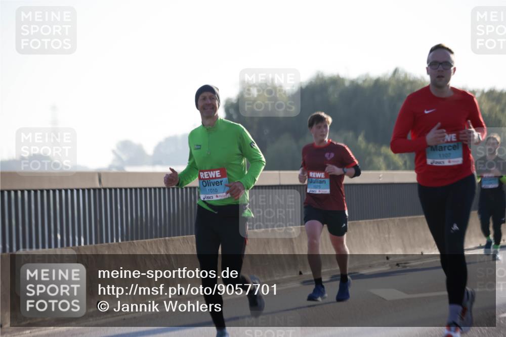 03.10.2025 - Köhlbrandbrückenlauf Jannik Wohlers http://msf.ph/oto/9057701 03.10.2025 09:13:44 Position 3 1010, 1075, 1107 meine-sportfotos.de