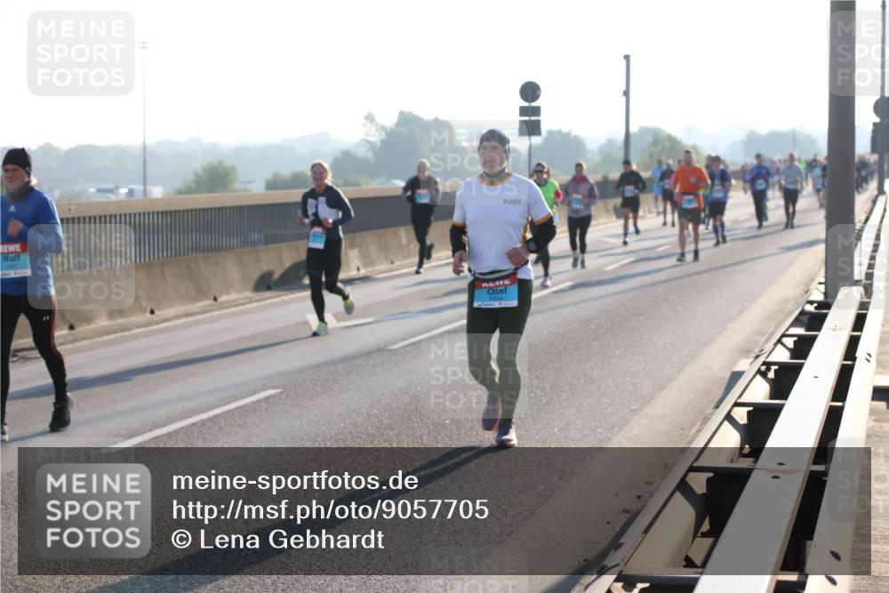 03.10.2025 - Köhlbrandbrückenlauf Lena Gebhardt http://msf.ph/oto/9057705 03.10.2025 09:18:05 Position 1  meine-sportfotos.de