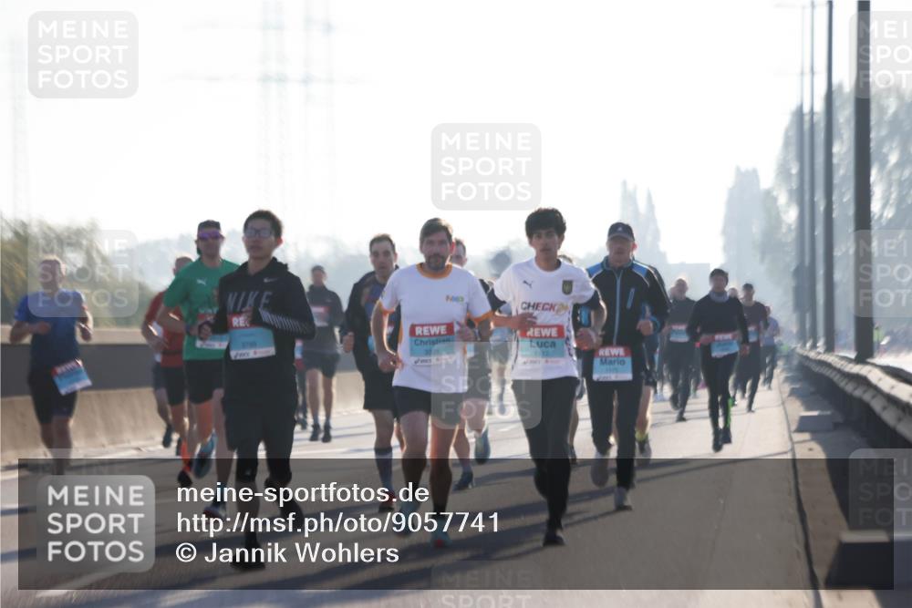 03.10.2025 - Köhlbrandbrückenlauf Jannik Wohlers http://msf.ph/oto/9057741 03.10.2025 09:13:46 Position 3 3789, 1112, 3338 meine-sportfotos.de