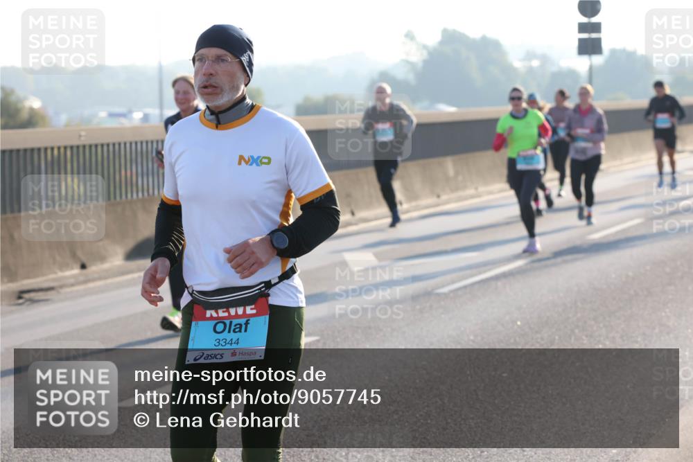 03.10.2025 - Köhlbrandbrückenlauf Lena Gebhardt http://msf.ph/oto/9057745 03.10.2025 09:18:07 Position 1 3344 meine-sportfotos.de