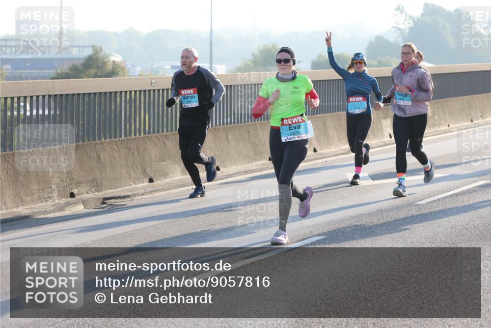 03.10.2025 - Köhlbrandbrückenlauf Lena Gebhardt http://msf.ph/oto/9057816 03.10.2025 09:18:09 Position 1 1385, 2822, 3778, 1864 meine-sportfotos.de