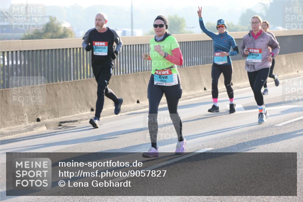 03.10.2025 - Köhlbrandbrückenlauf Lena Gebhardt http://msf.ph/oto/9057827 03.10.2025 09:18:09 Position 1 1385, 2822, 1864 meine-sportfotos.de