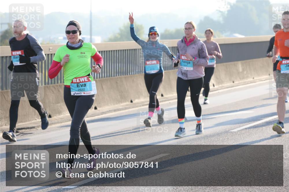 03.10.2025 - Köhlbrandbrückenlauf Lena Gebhardt http://msf.ph/oto/9057841 03.10.2025 09:18:09 Position 1 138, 2822, 1864, 16 meine-sportfotos.de