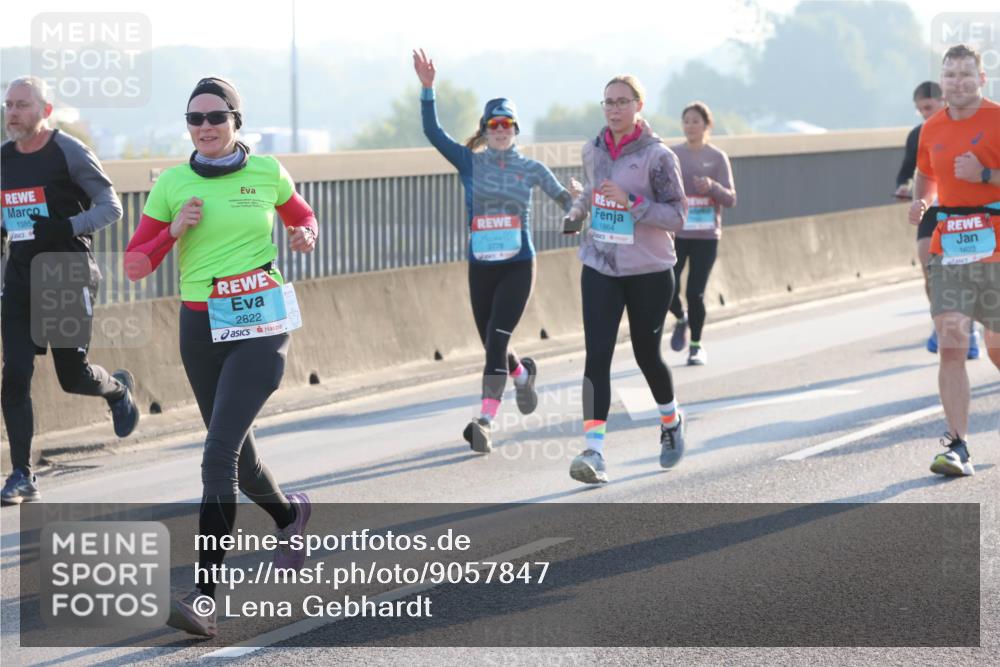 03.10.2025 - Köhlbrandbrückenlauf Lena Gebhardt http://msf.ph/oto/9057847 03.10.2025 09:18:09 Position 1 1385, 2822, 1864, 1622 meine-sportfotos.de
