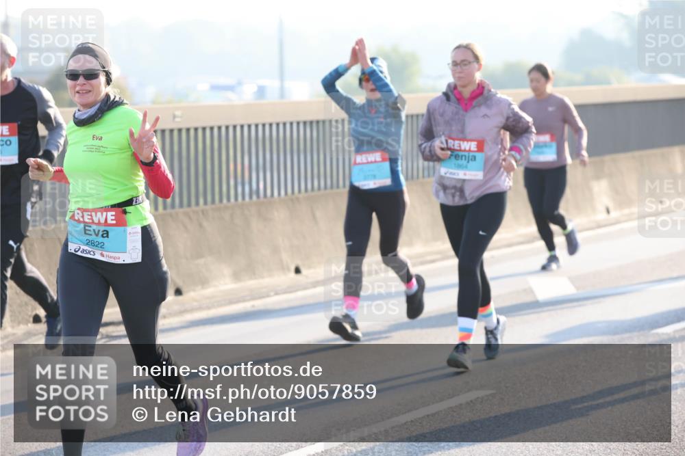 03.10.2025 - Köhlbrandbrückenlauf Lena Gebhardt http://msf.ph/oto/9057859 03.10.2025 09:18:10 Position 1 2822, 3, 1864 meine-sportfotos.de