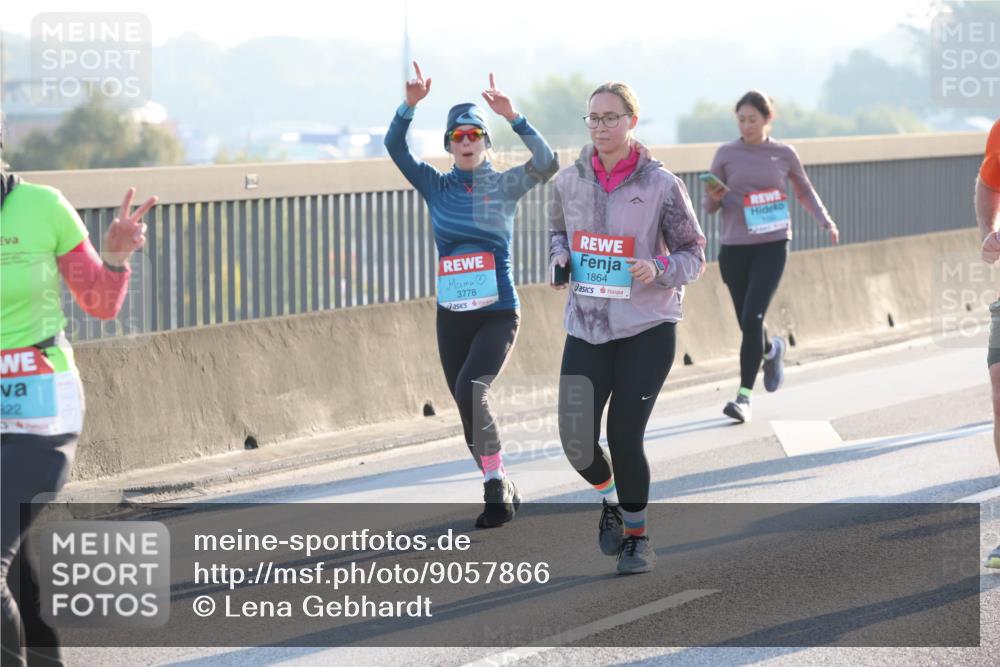 03.10.2025 - Köhlbrandbrückenlauf Lena Gebhardt http://msf.ph/oto/9057866 03.10.2025 09:18:10 Position 1 822, 3778, 1864 meine-sportfotos.de