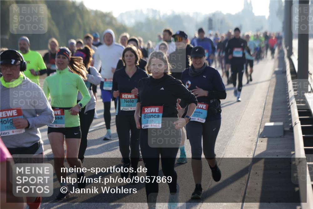 03.10.2025 - Köhlbrandbrückenlauf Jannik Wohlers http://msf.ph/oto/9057869 03.10.2025 09:21:26 Position 3 1682, 26, 2064, 2118, 3737 meine-sportfotos.de