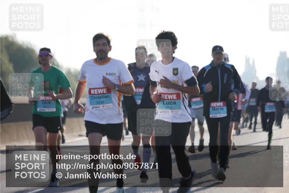 03.10.2025 - Köhlbrandbrückenlauf Jannik Wohlers http://msf.ph/oto/9057871 03.10.2025 09:13:49 Position 3 2, 2818, 3338, 293, 24, 1112, 1175 meine-sportfotos.de