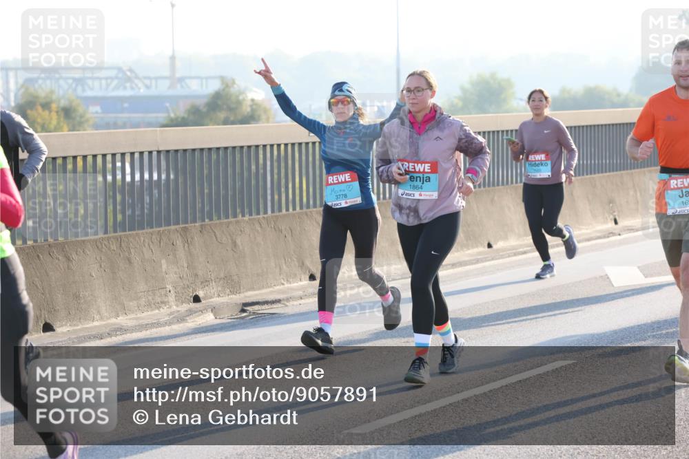 03.10.2025 - Köhlbrandbrückenlauf Lena Gebhardt http://msf.ph/oto/9057891 03.10.2025 09:18:10 Position 1 3778, 1864, 162 meine-sportfotos.de