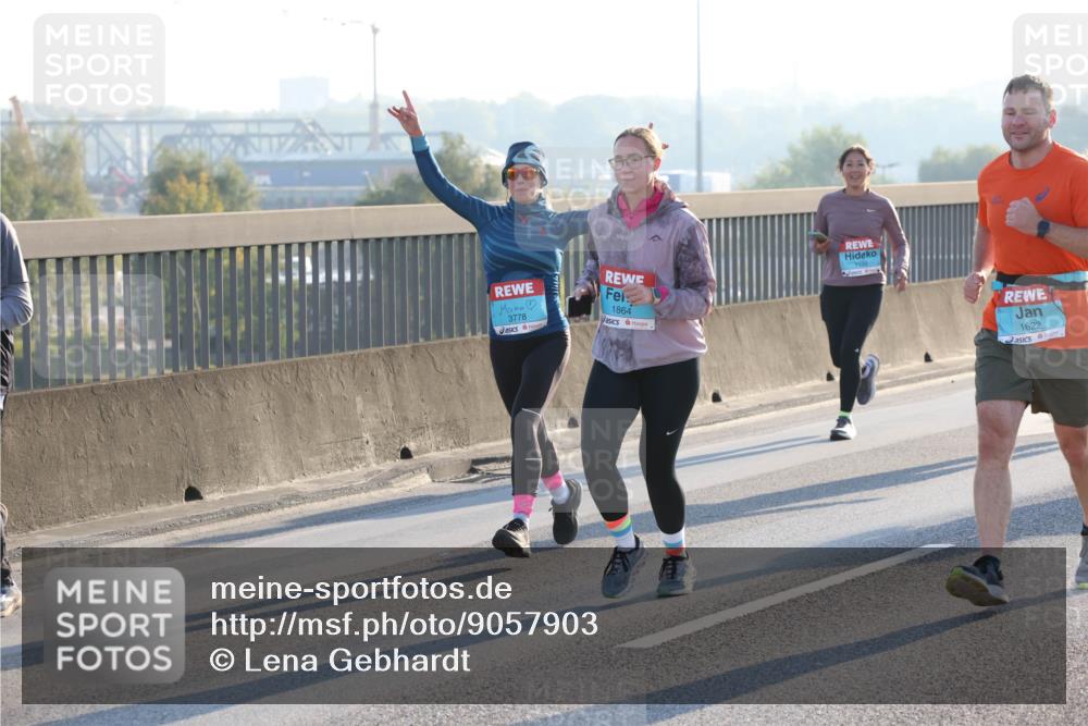 03.10.2025 - Köhlbrandbrückenlauf Lena Gebhardt http://msf.ph/oto/9057903 03.10.2025 09:18:11 Position 1 3778, 1864, 1189, 1622 meine-sportfotos.de
