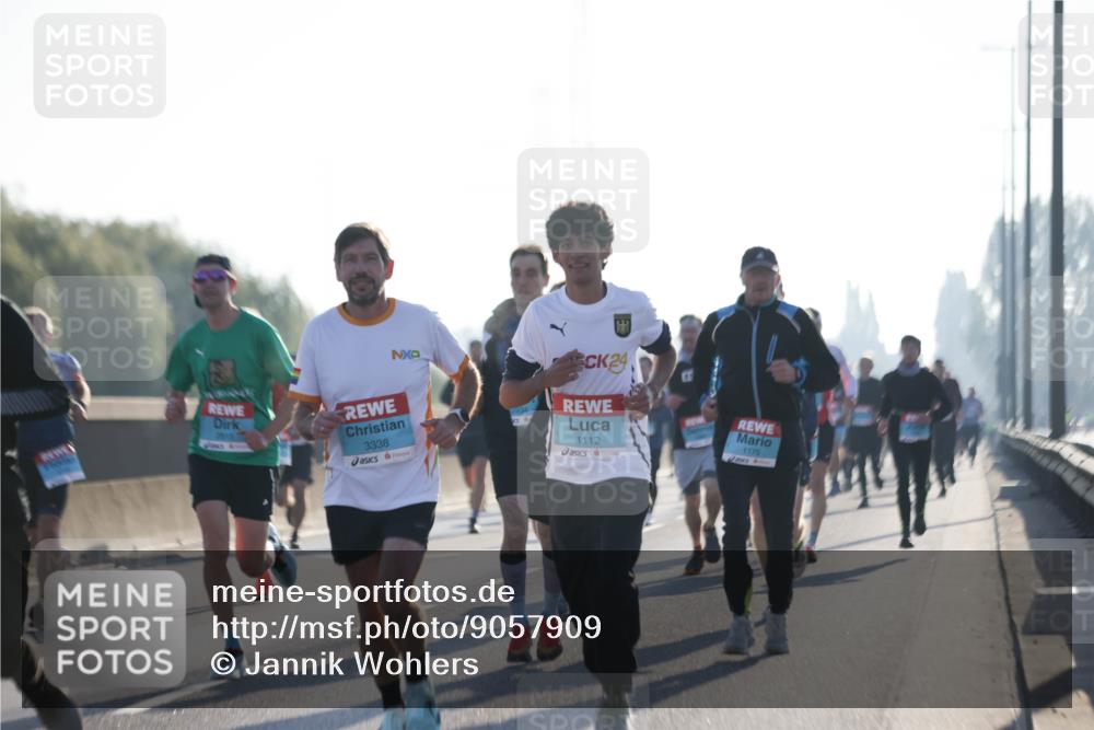 03.10.2025 - Köhlbrandbrückenlauf Jannik Wohlers http://msf.ph/oto/9057909 03.10.2025 09:13:50 Position 3 3338, 24, 1112, 1175 meine-sportfotos.de