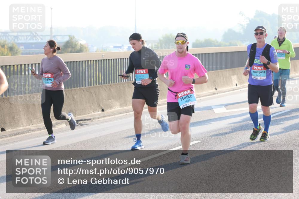 03.10.2025 - Köhlbrandbrückenlauf Lena Gebhardt http://msf.ph/oto/9057970 03.10.2025 09:18:13 Position 1 189, 3700, 1826, 1415 meine-sportfotos.de