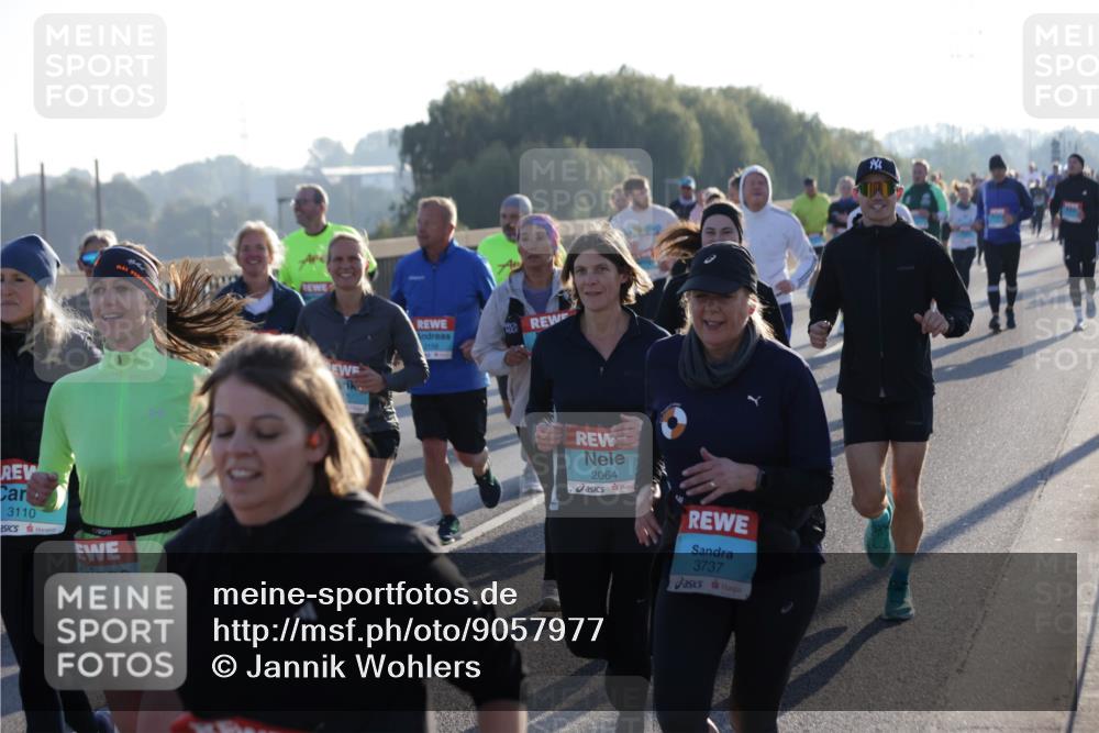 03.10.2025 - Köhlbrandbrückenlauf Jannik Wohlers http://msf.ph/oto/9057977 03.10.2025 09:21:29 Position 3 3110, 1726, 2158, 2064, 3737 meine-sportfotos.de